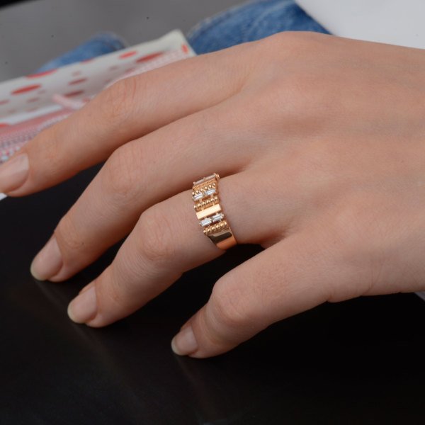 0,18 Karat Pırlanta Baget Yüzük