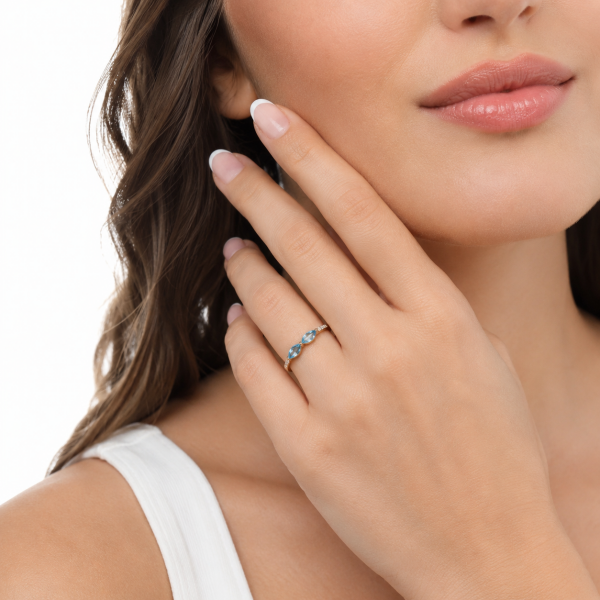 0.06 Karat Blue Topaz ve E Renk SI Pırlanta Yüzük