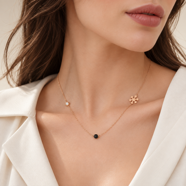0.02 Karat Spinel ve Kar Tanesi Motifli Pırlanta Rose Altın Kolye