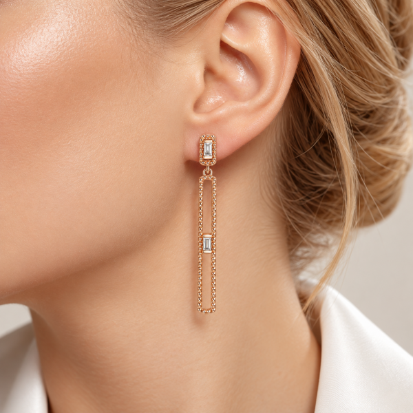0.13 Karat Geometrik Sallantılı Baget Pırlanta Rose Altın Küpe