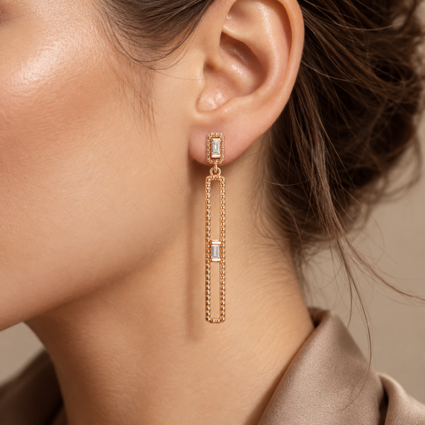 0.13 Karat Geometrik Sallantılı Baget Pırlanta Rose Altın Küpe