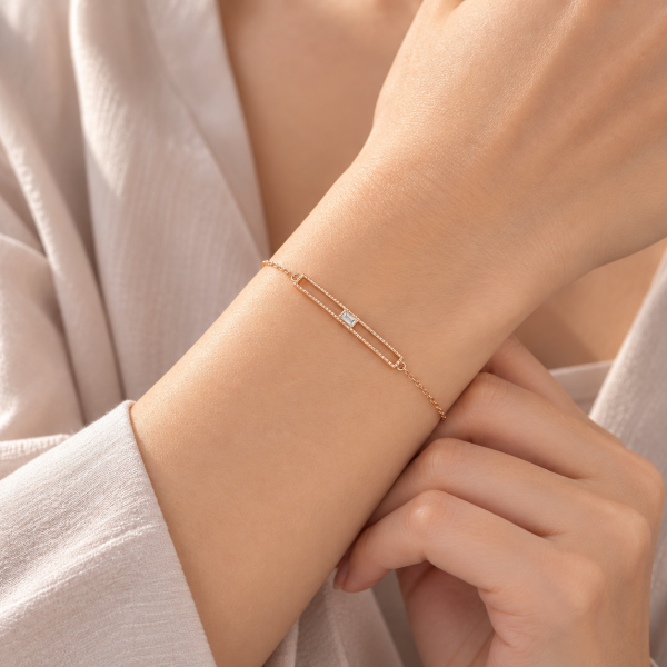 0.02 Karat Geometrik Baget Pırlanta Rose Altın Bileklik