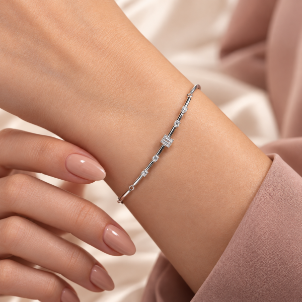 0.24 Karat Baget Merkezli Pırlanta Beyaz Altın Bileklik