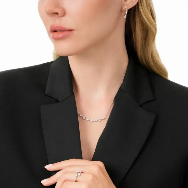 0.21 Karat Pırlanta Baget Küpe