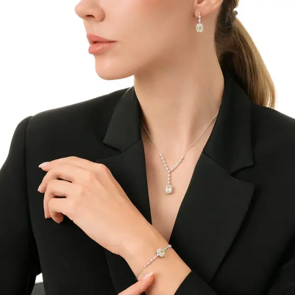 3.85 Karat Pırlanta Fancy Küpe